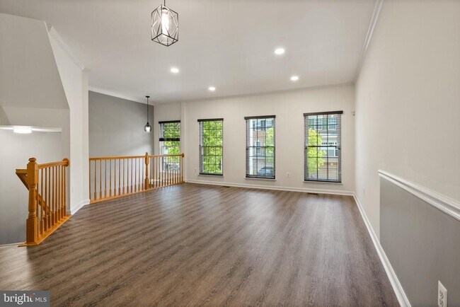 Building Photo - 6708 Ordsall St