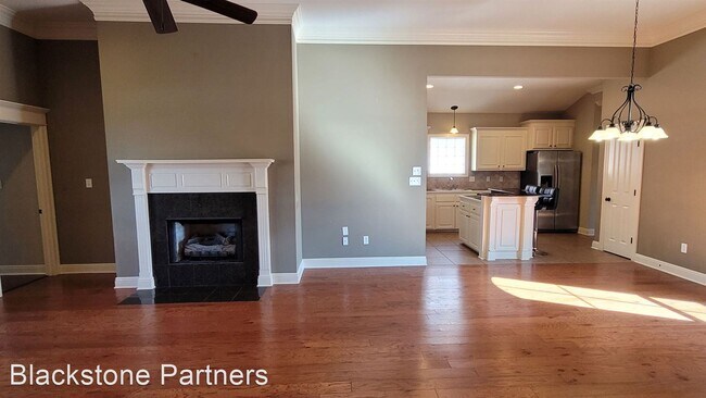 Building Photo - 3 br, 2 bath House - 10587 Hill Pointe Ave