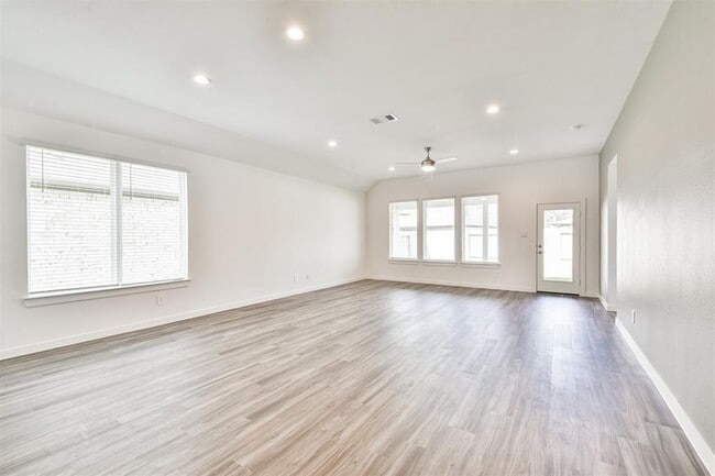 Building Photo - 14316 Yellow Hawthorn Ct