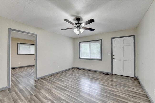 Building Photo - 103 Dogwood Ln