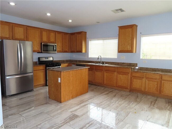 Foto del edificio - 91 Lockheed Ave