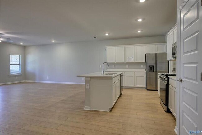 Foto del edificio - 6008 Gardner Maples Dr SE