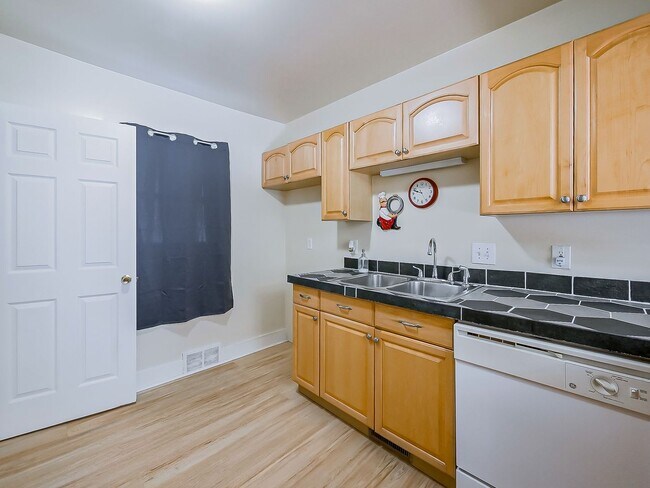 Foto del edificio - Charming 3 Bedroom Home Available in Quiet Pontiac Neighborhood