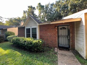 Building Photo - 2231 Treeo Ln Building Photo - 2231 Treeo Ln