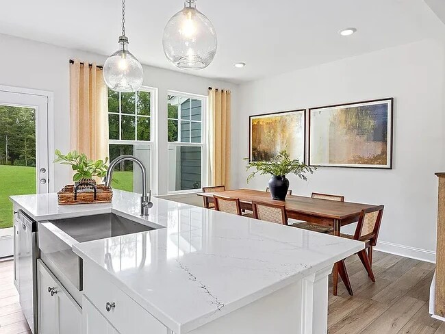 Foto del edificio - 907 Kensley Grove Ln