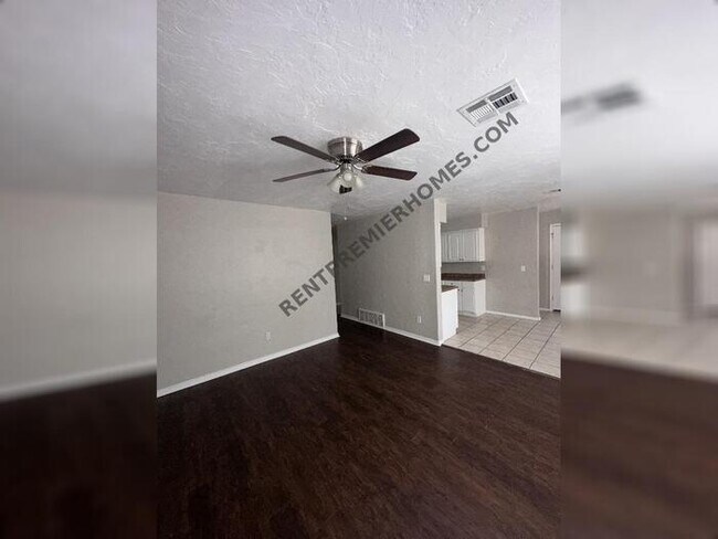 Building Photo - 305 W Campbell Drive Midwest City, OK 73110