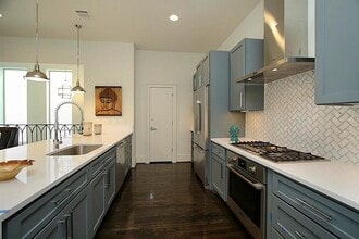 Building Photo - 1810 Oakdale St