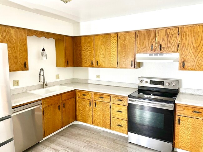 Building Photo - 589 Dean Dr