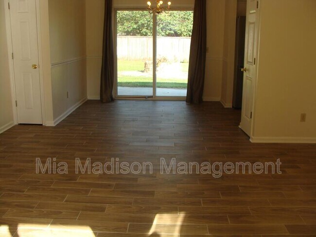 Foto del edificio - 1250 D J 'S Way