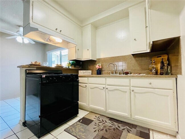 Foto del edificio - 12437 Harris Ave