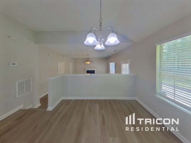 Building Photo - 660 Escalade Dr