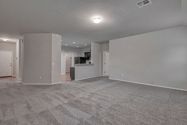 Building Photo - Gorgeous 3 Bed 2 Bath Home in Heart Of Yukon!