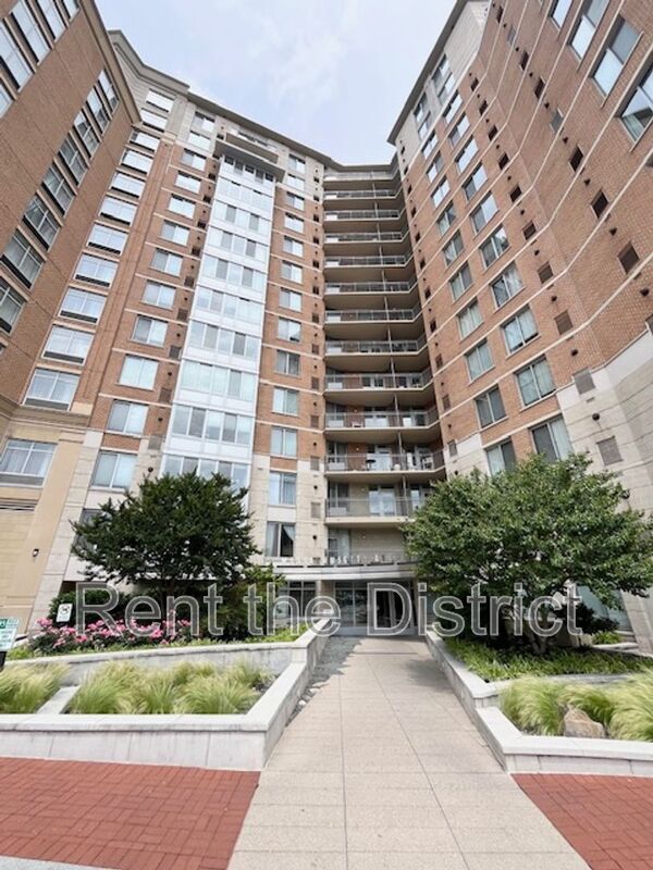 Primary Photo - 555 Massachusetts Ave NW