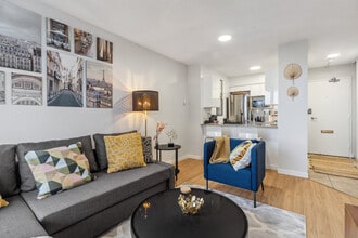 Building Photo - 1920 Alberni St