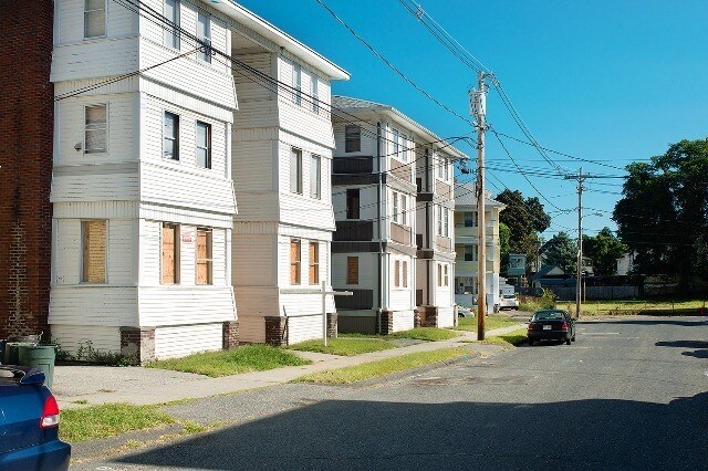 Building Photo - 28-32 Lucretia Ave