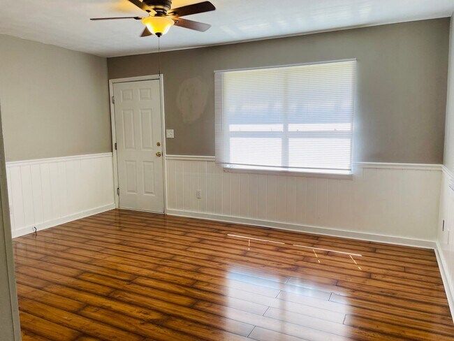 Foto del edificio - 2-Bedroom Move In Available in July!