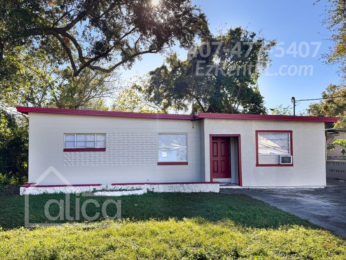 Primary Photo - Charming Renovated 3-Bedroom Home Near Bar...