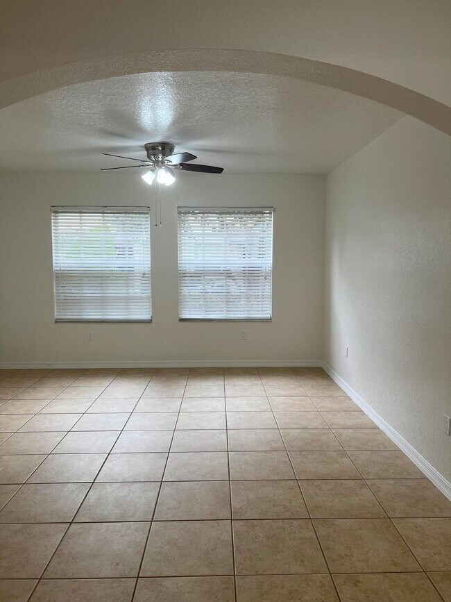 Foto del edificio - 138 SW Peacock Blvd