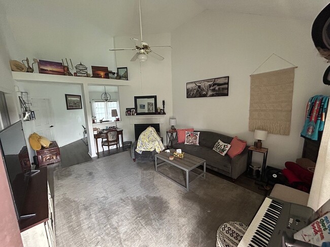 Building Photo - 2762 River Bend Dr