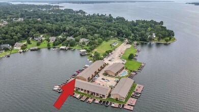 Building Photo - 801 River Rd