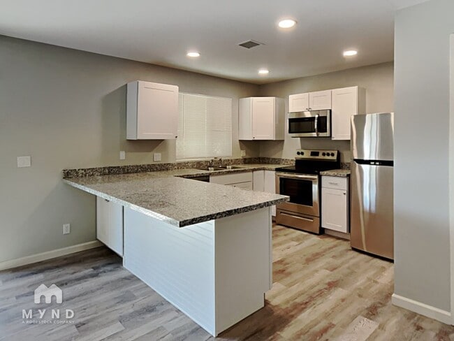 Building Photo - 2009 W Newcastle Cir