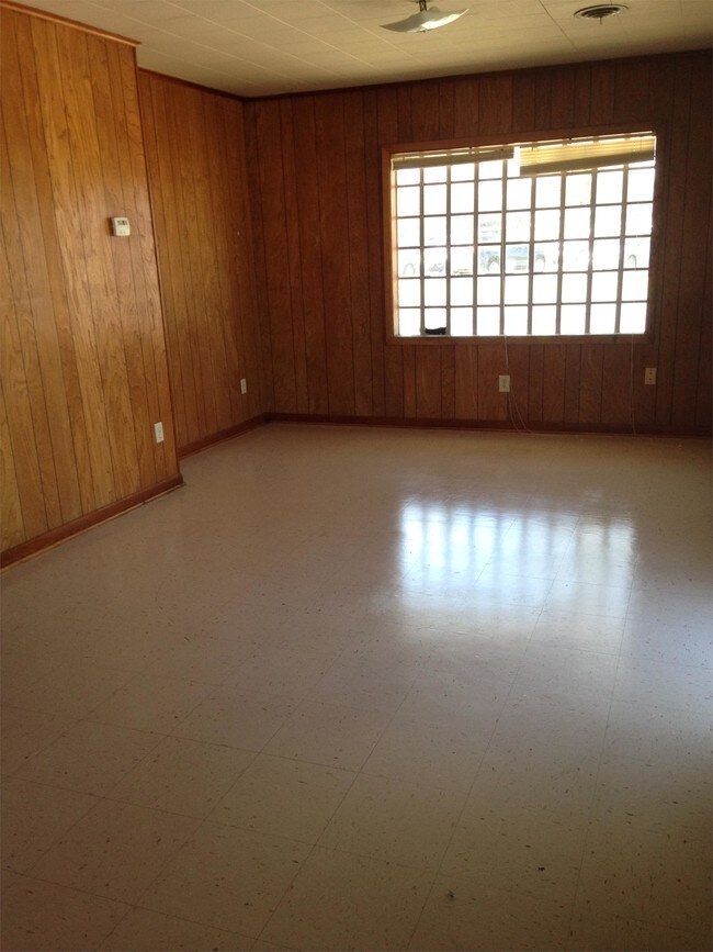 Building Photo - 1600 Badt Ave