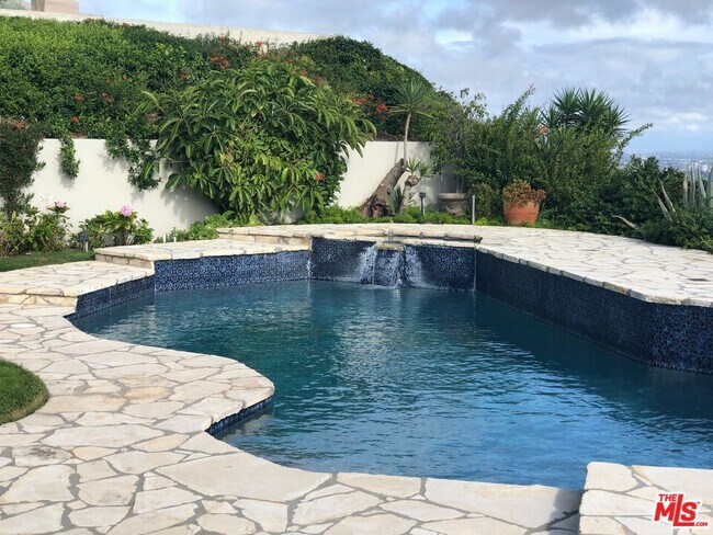 Building Photo - 1120 Vista Grande Dr