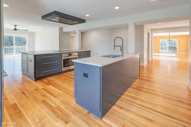 Foto del edificio - 4 br, 3.5 bath House - 119 Lakeshore Drive