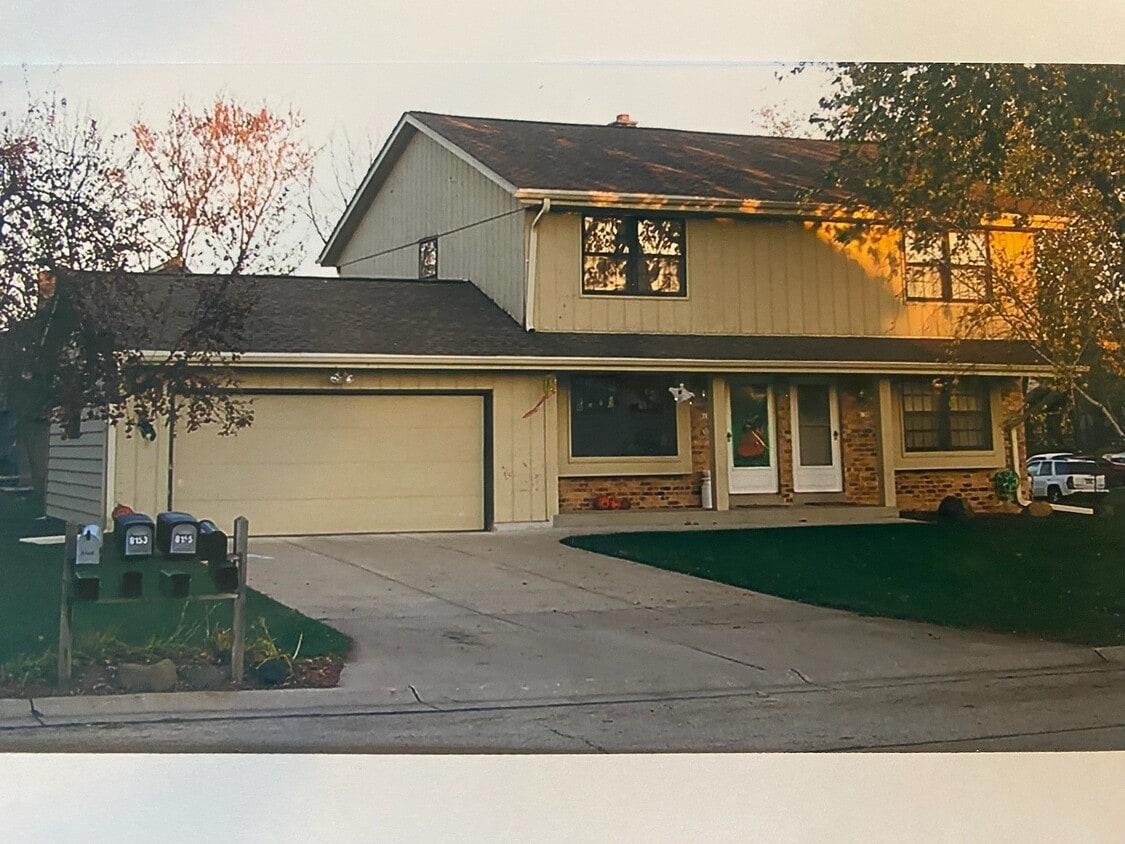 8155 W Imperial Dr, Franklin, WI 53132 Townhome Rentals in Franklin