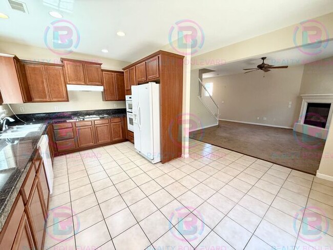 Building Photo - Gorgeous Two Story 3 Bedroom 2.5 Bathroom ...