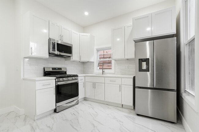 Foto del edificio - 1102 Central Ave