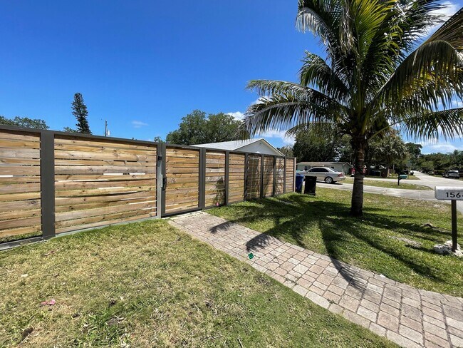 Foto del edificio - 1564 SW 28th Terrace