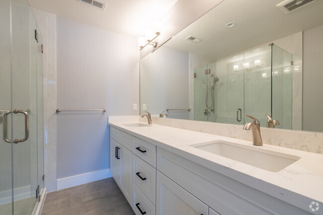 2BR, 2BA - 920SF - Primary Bathroom - 520 El Camino Real