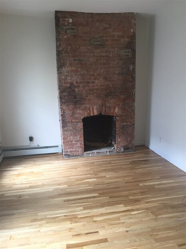 Building Photo - 333 4th St