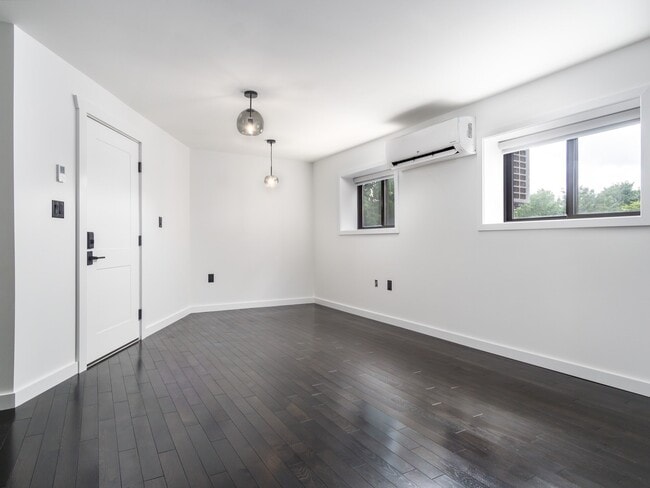 Entrance - 130 Temple St