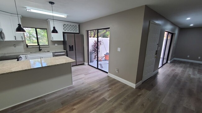 Building Photo - Oak Trace