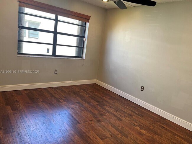 Foto del edificio - 15501 Dover Ct