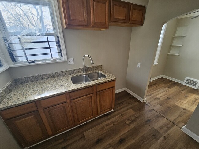 Foto del edificio - 16202 Cloverside Ave