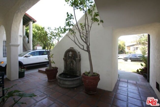 Foto del edificio - 1114 S Clark Dr