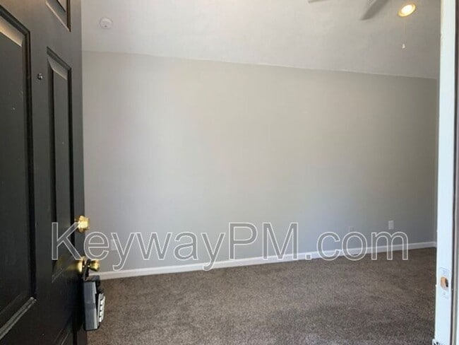 Building Photo - 18 Fowkewood Ct