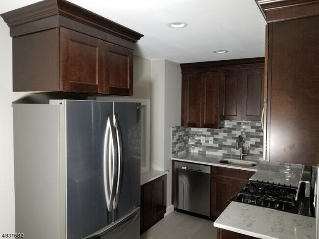 Foto del edificio - 105 Besler Ave