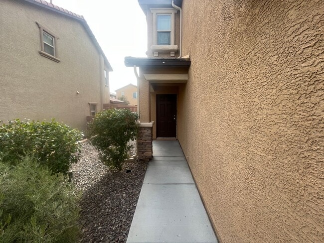 Building Photo - 2 Story-Single Family Home Located in Providence