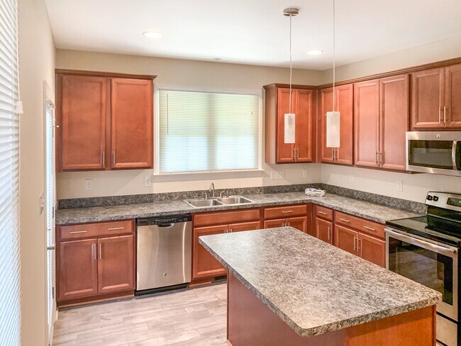 Foto del edificio - 3 Bed/2Bath Open Concept Home in Church Hi...
