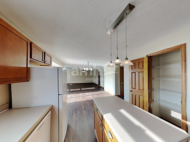 Foto del edificio - 811 Corylus Dr SW