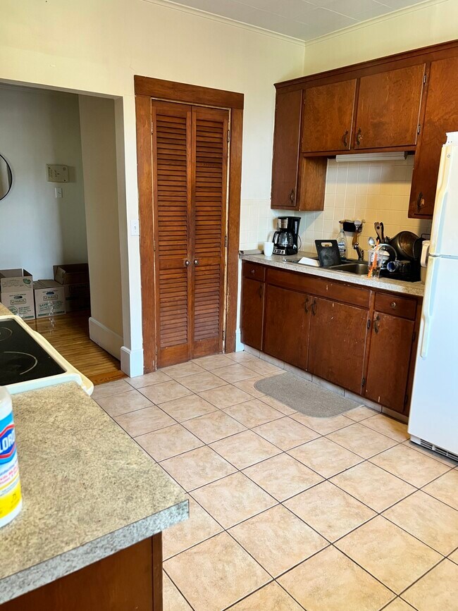 31 Warren Ave Unit 1, Woburn, MA 01801 31 Warren Ave Woburn, MA