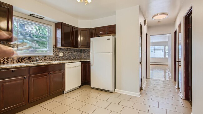 Foto del edificio - 5544 N Campbell Ave
