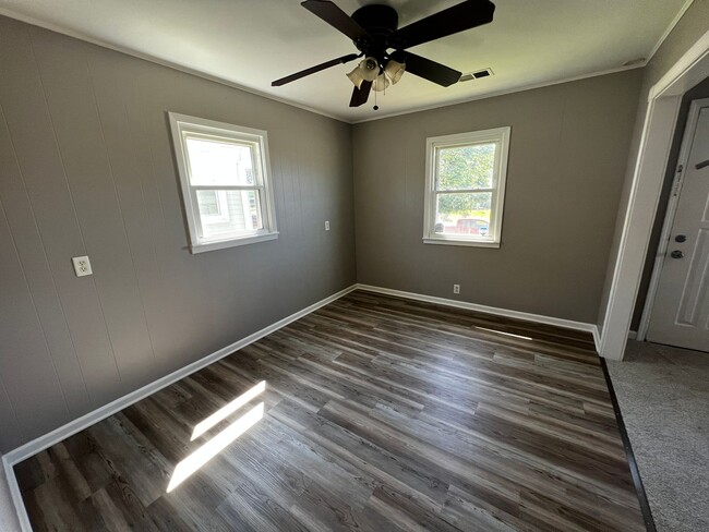 Building Photo - Cozy 3 Bedroom Home in Council Bluffs!