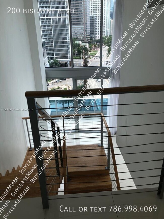 Building Photo - 200 S Biscayne Blvd