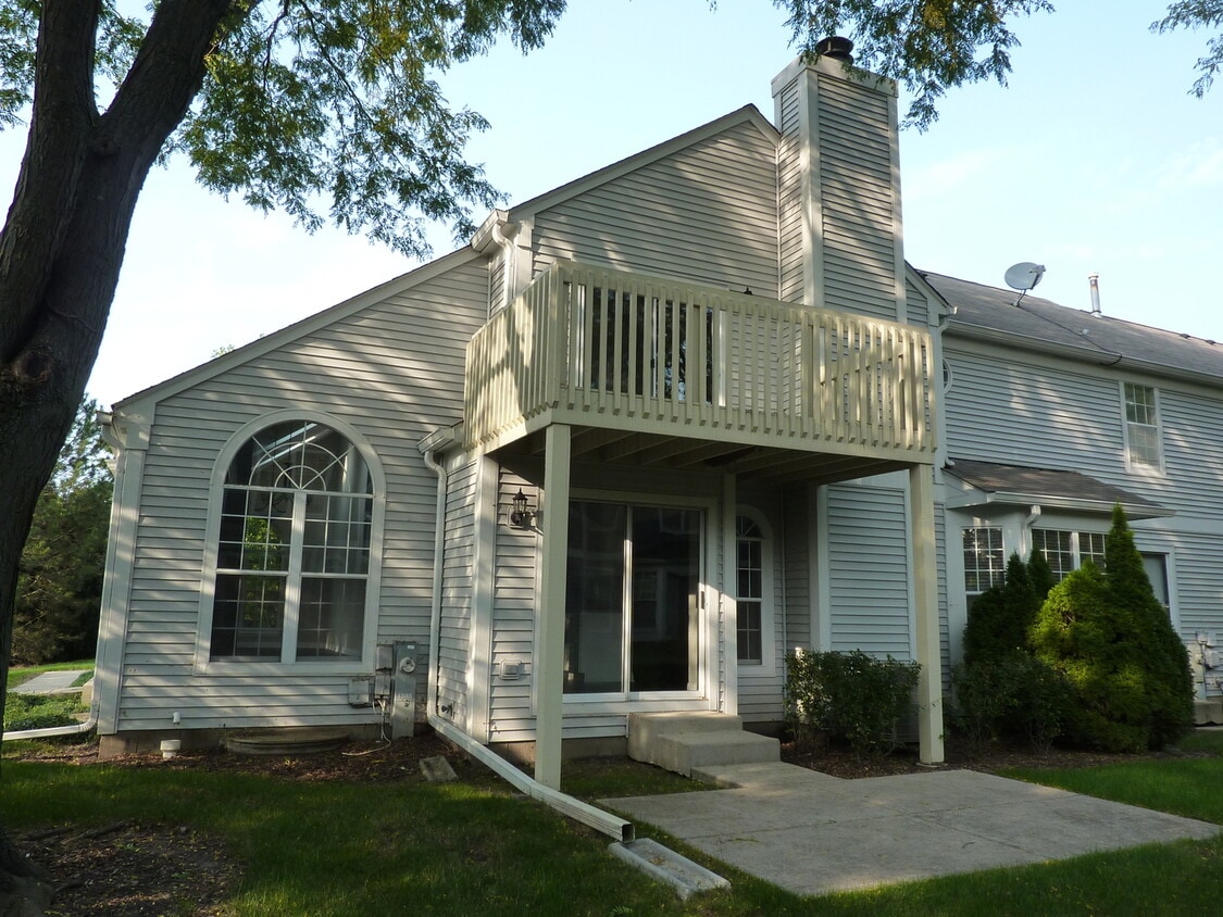 1585 Regan Ct, Hoffman Estates, IL 60192 Townhome Rentals in Hoffman