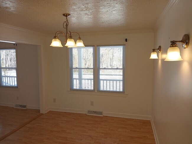 Comedor - 844 Barnette Tingen Rd